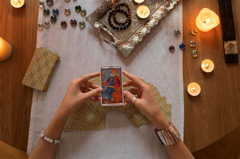 Tarot Oui Non : Obtenez des Réponses Immédiates。